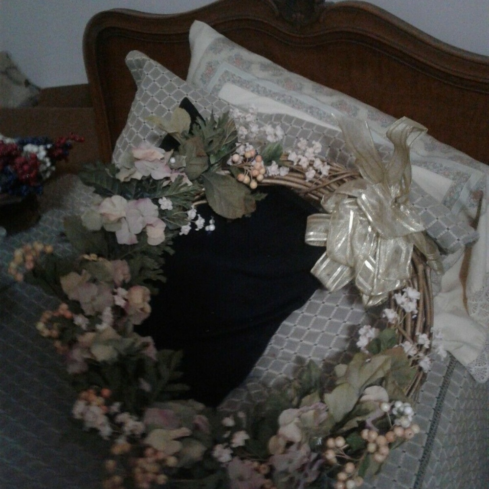 Christmas/Holiday Wreaths, Holly/Berries, Pine Con